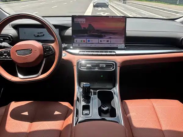 Geely Emgrand 2025