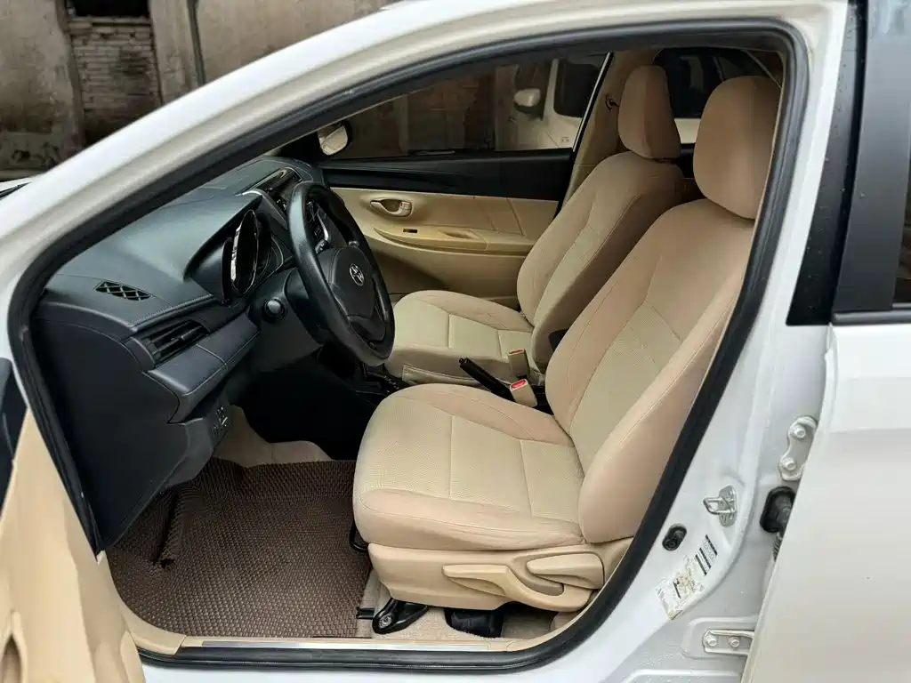 Toyota Yaris L 2017 — фото 3