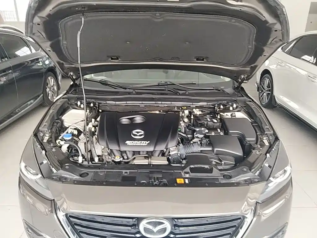 Mazda 3 Axela 2018 — фото 20