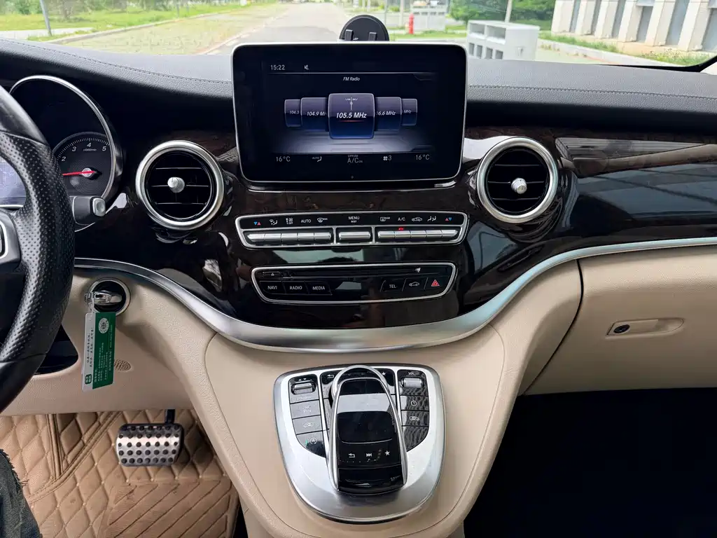 Mercedes-Benz V-Class 2018 — фото 9