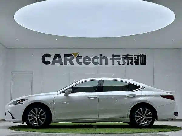 Lexus ES 2018