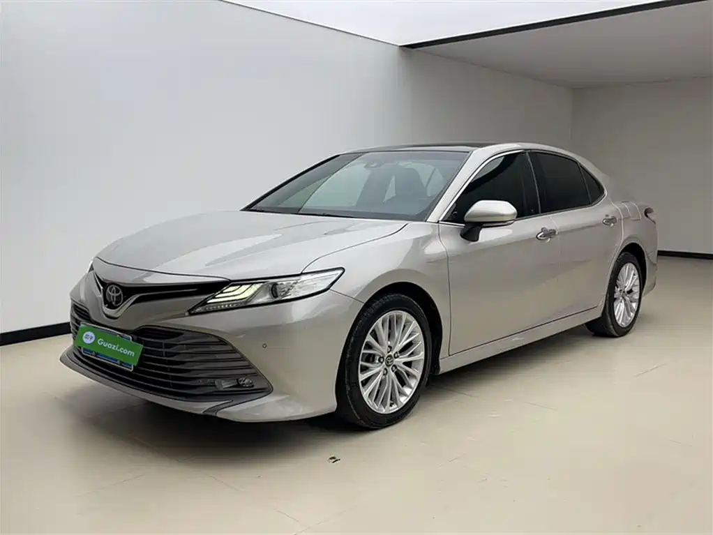 Toyota Camry 2019 — фото 1