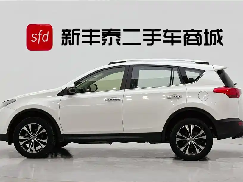Toyota RAV4 2015 — фото 4