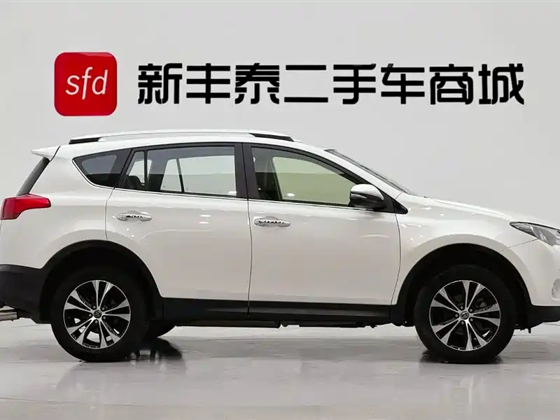 Toyota RAV4 2015 — фото 3