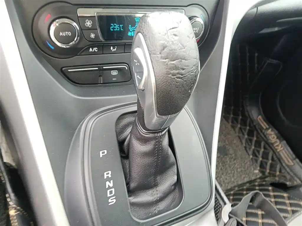 Ford Kuga 2015 — фото 14