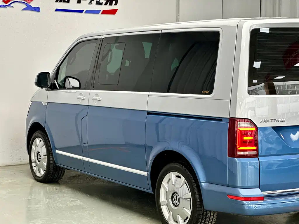 Volkswagen Multivan 2018 — фото 14