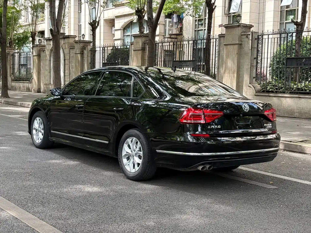 Volkswagen Passat 2018 — фото 15