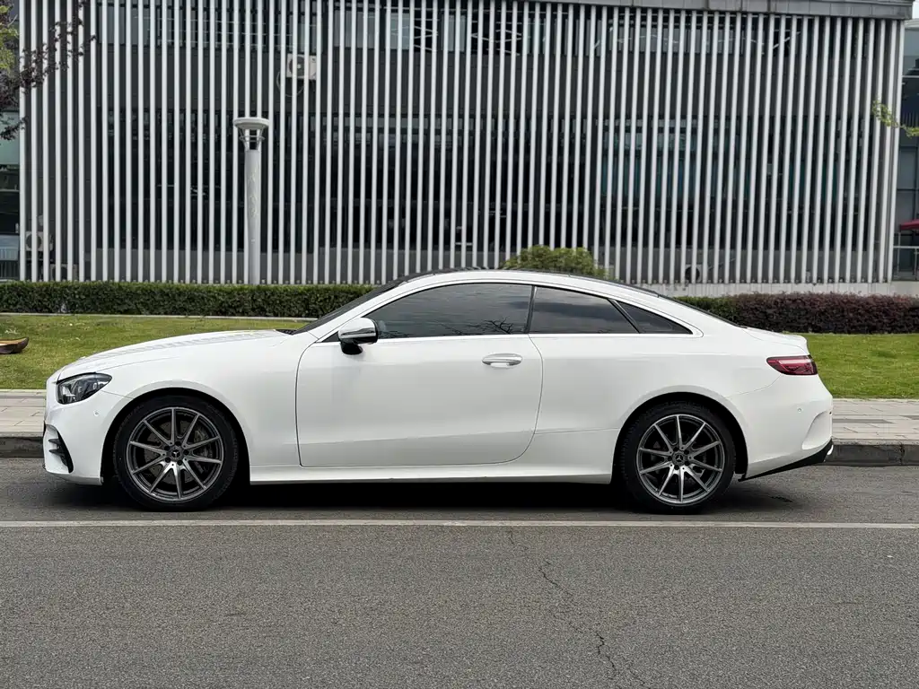 Mercedes-Benz E-Class 2022 — фото 7