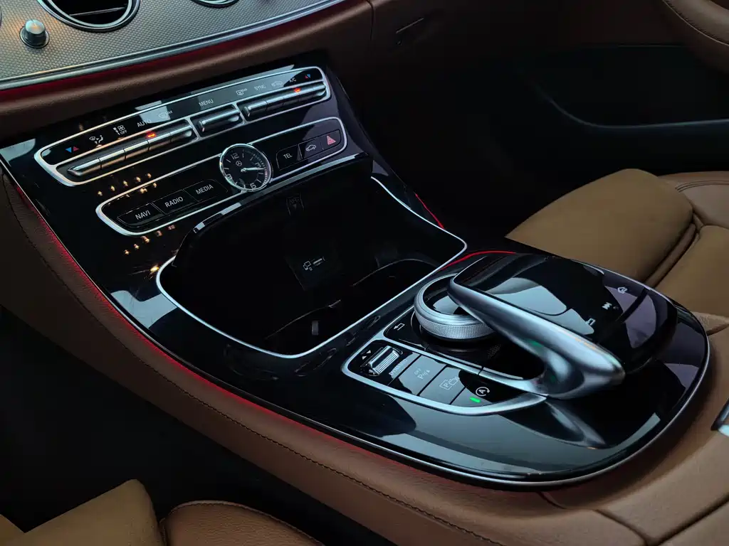 Mercedes-Benz E-Class 2017 — фото 16