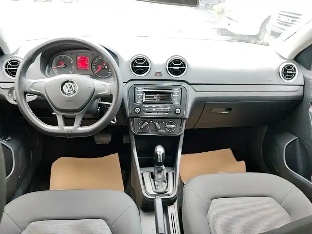 Volkswagen Jetta 2018 — фото 10