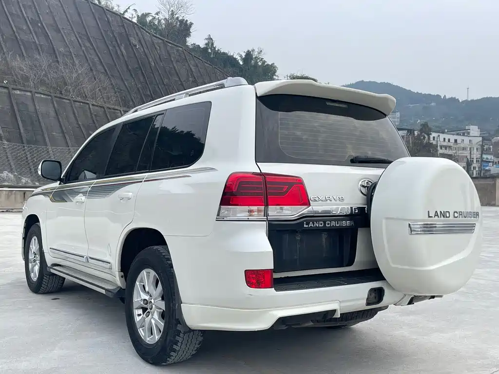Toyota Land Cruiser 2020 — фото 8