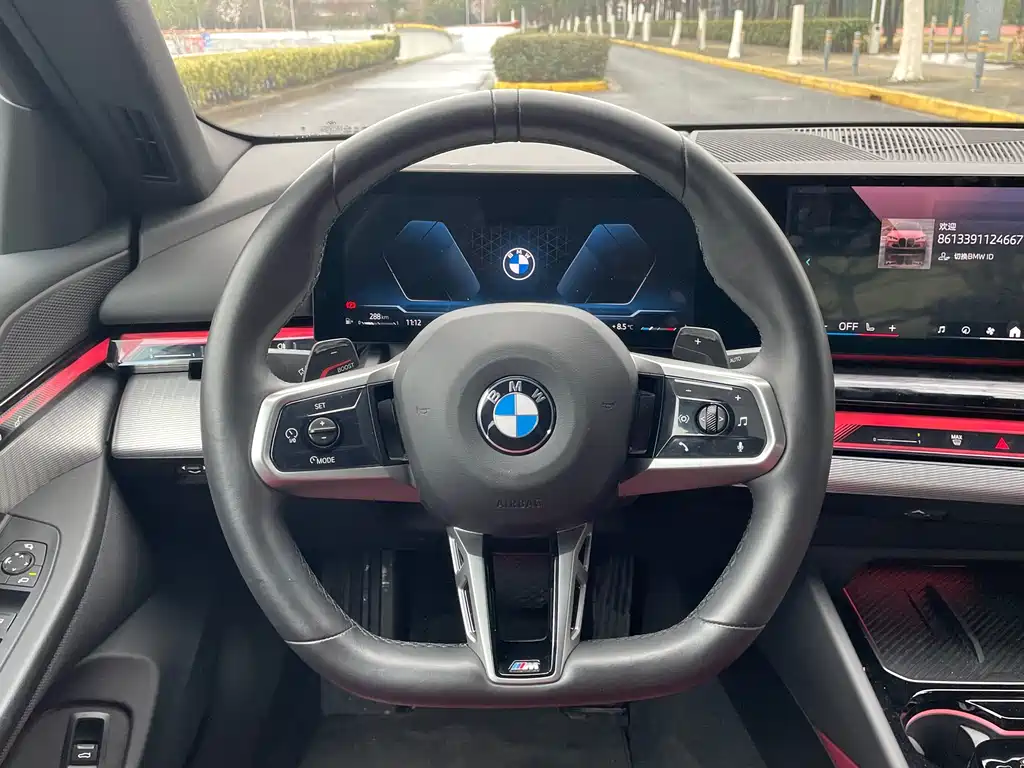 BMW 5 Series 2025 — фото 12