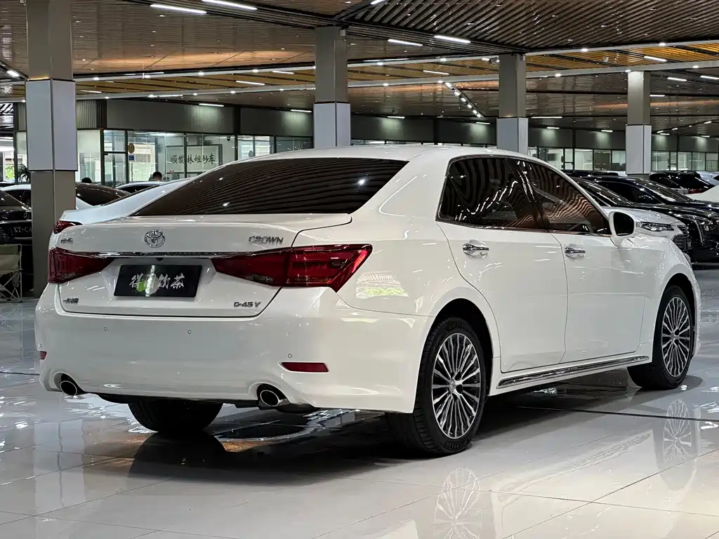 Toyota Crown 2018 — фото 23