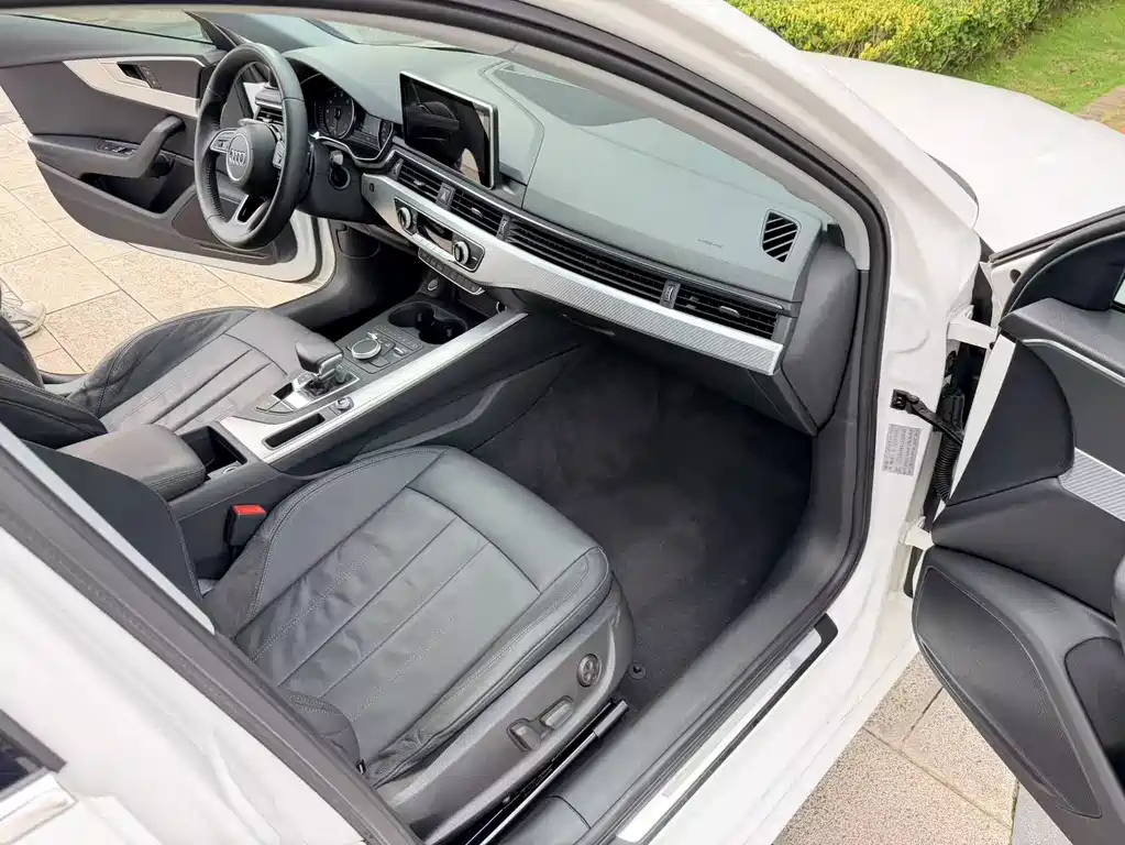Audi A4L 2017 — фото 21