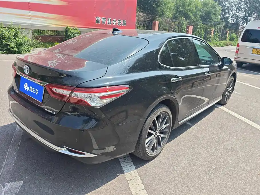 Toyota Camry 2023 — фото 3