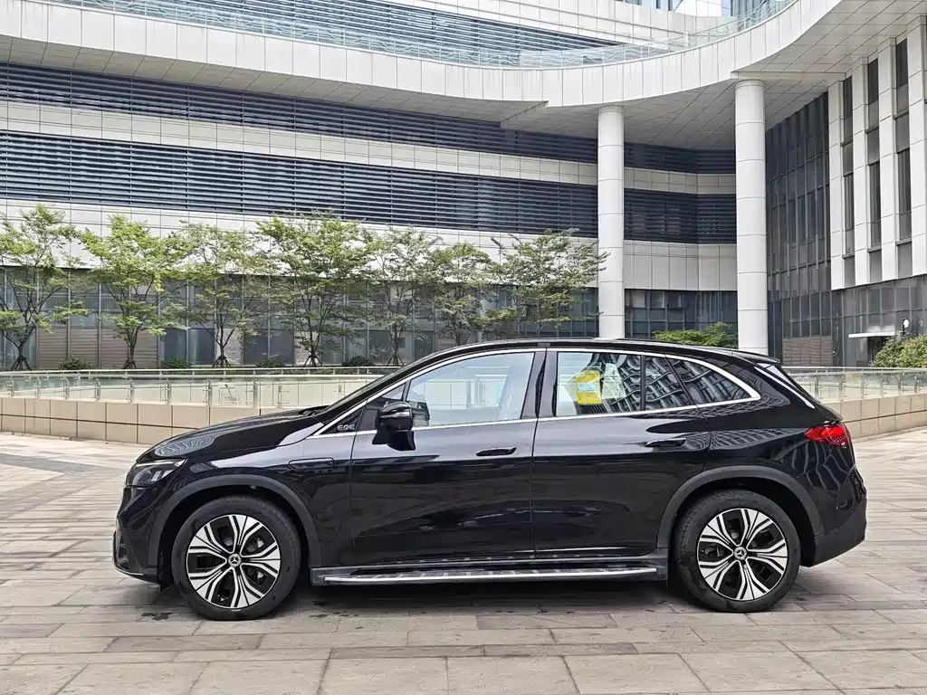 Mercedes-Benz EQE SUV 2025