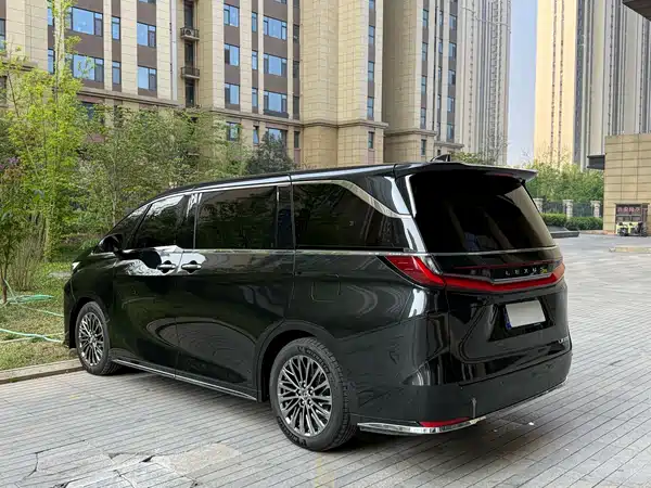 Lexus LM 2023