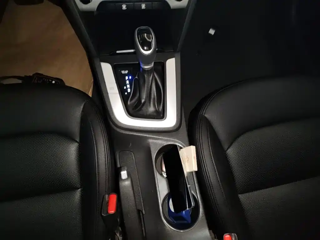 Hyundai Elantra 2017 — фото 14