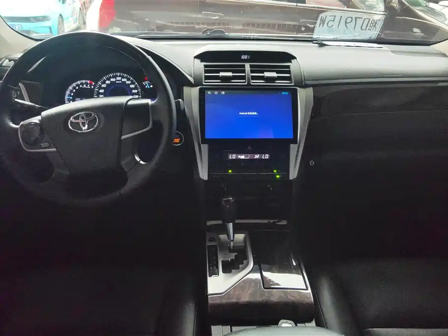 Toyota Camry 2015 — фото 12