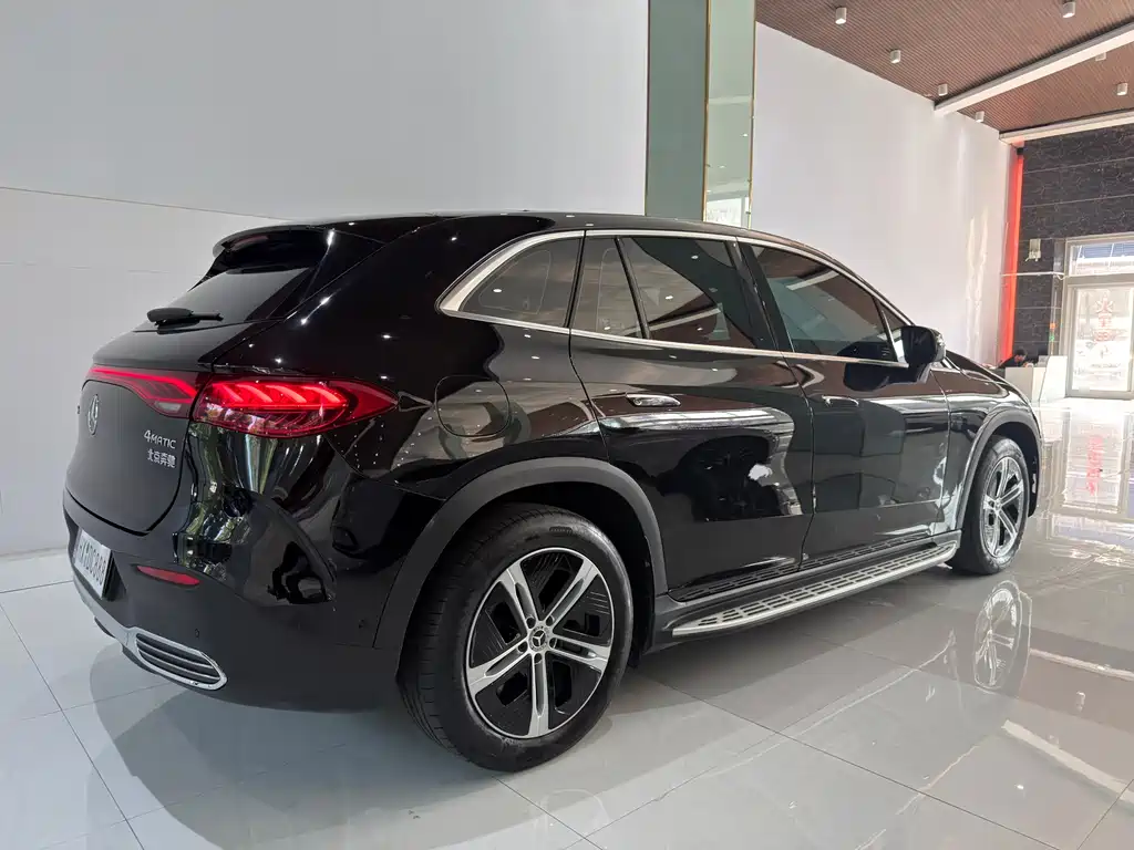Mercedes-Benz EQE SUV 2023 — фото 12