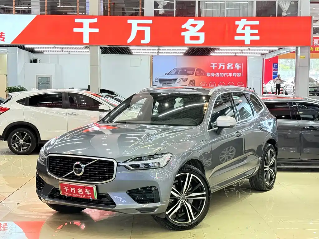 Volvo XC60 Plug-In Hybrid 2019 — фото 1