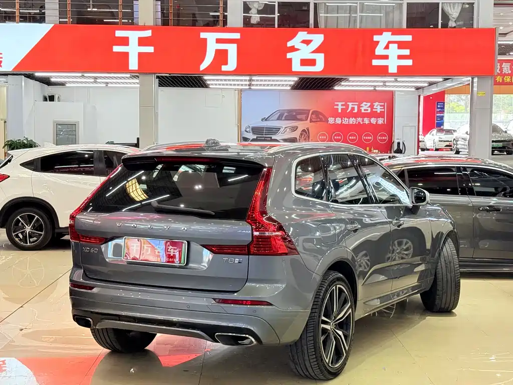 Volvo XC60 Plug-In Hybrid 2019 — фото 5