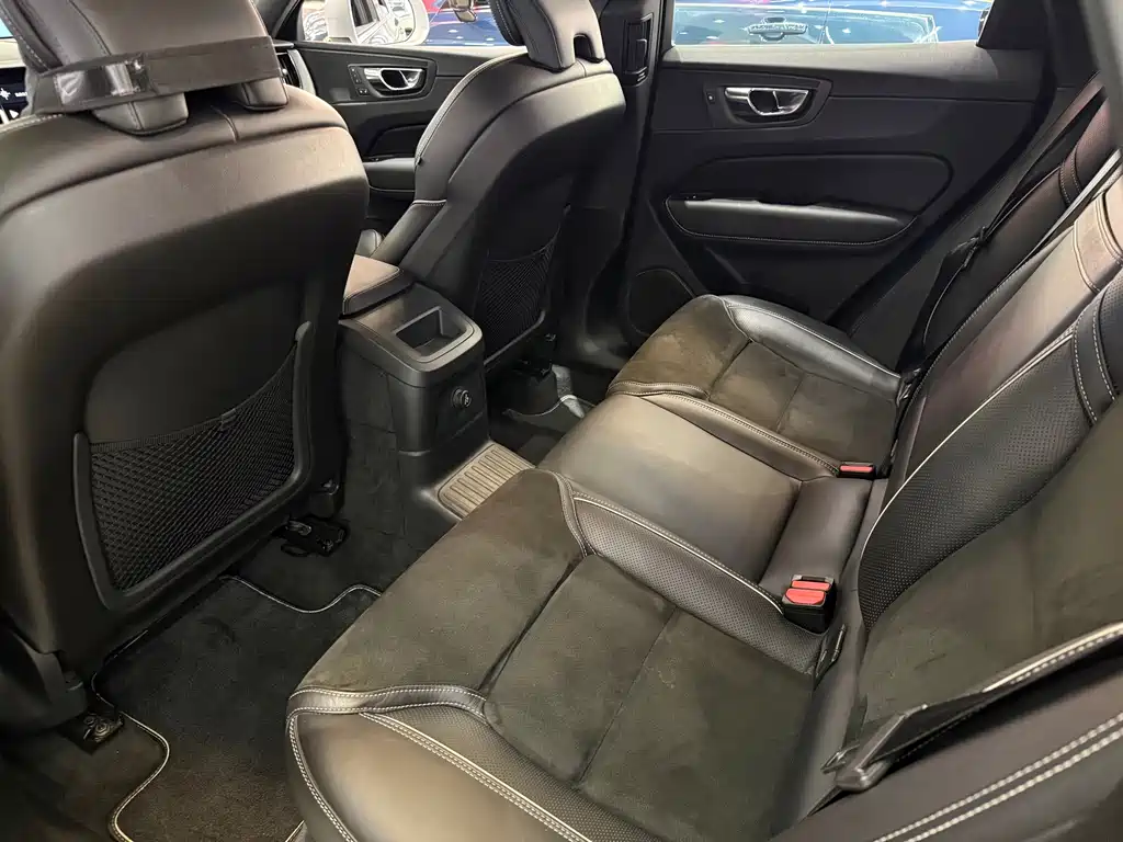 Volvo XC60 Plug-In Hybrid 2019 — фото 18
