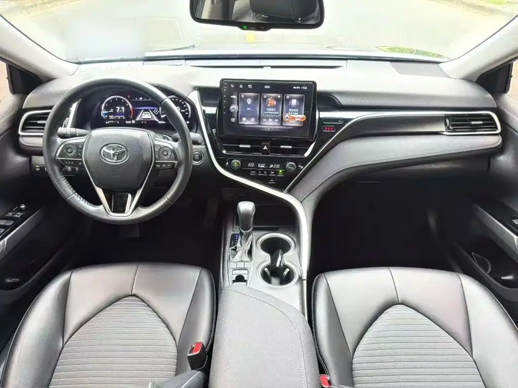 Toyota Camry 2022 — фото 13