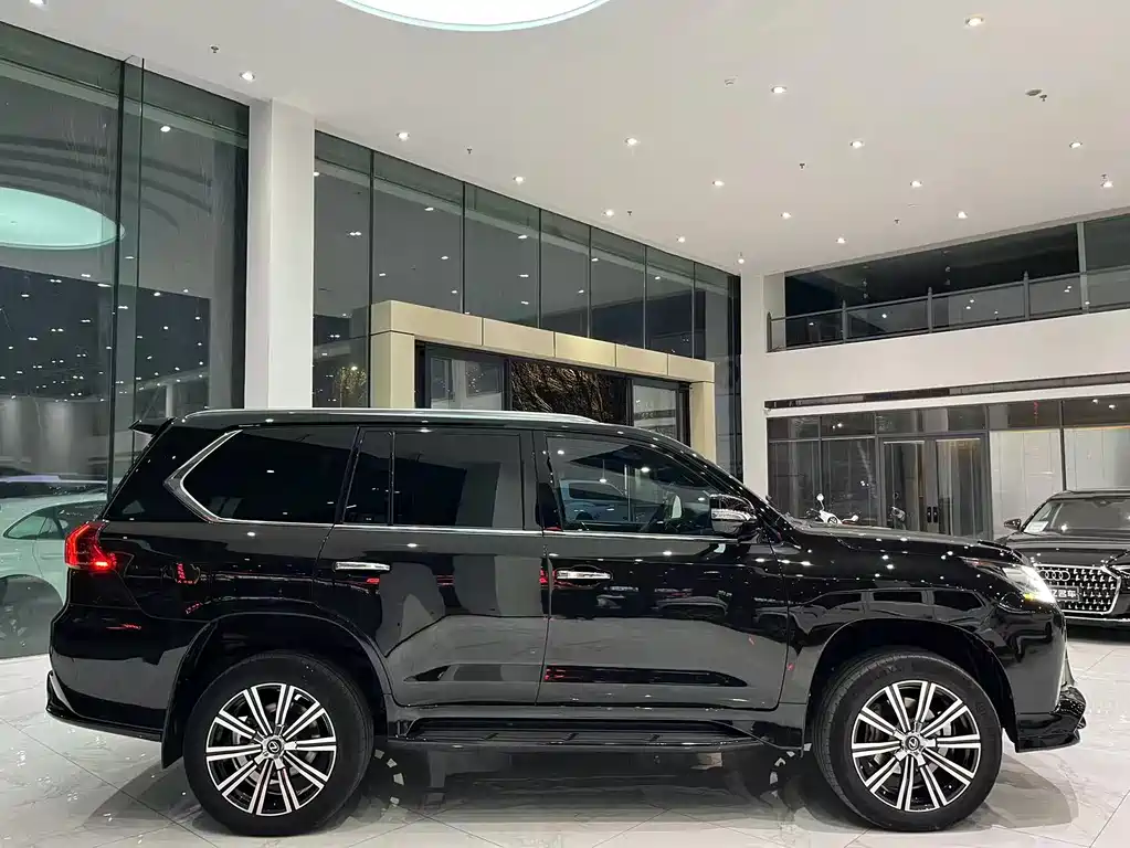 Lexus LX 2016 — фото 14