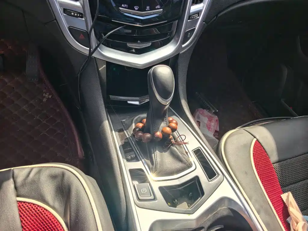 Cadillac SRX 2016 — фото 13