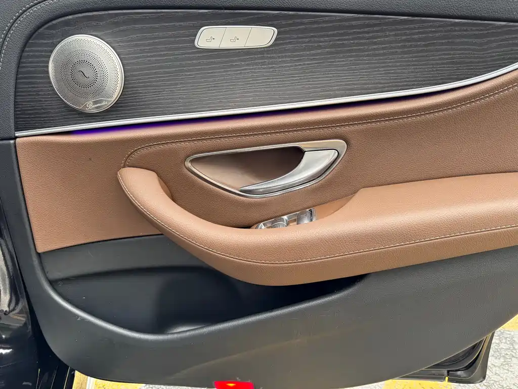 Mercedes-Benz E-Class 2020 — фото 28