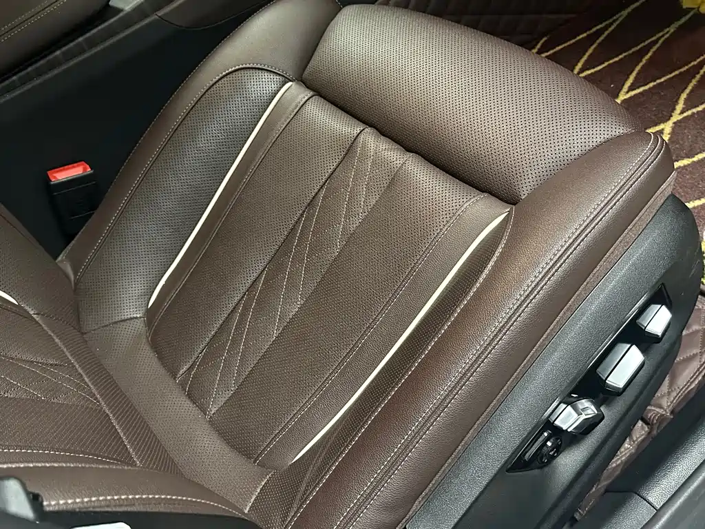 BMW 5 Series 2022 — фото 11