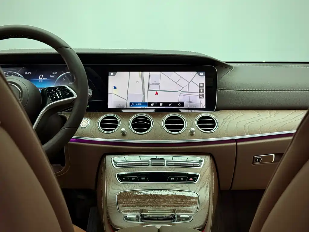 Mercedes-Benz E-Class 2023 — фото 18
