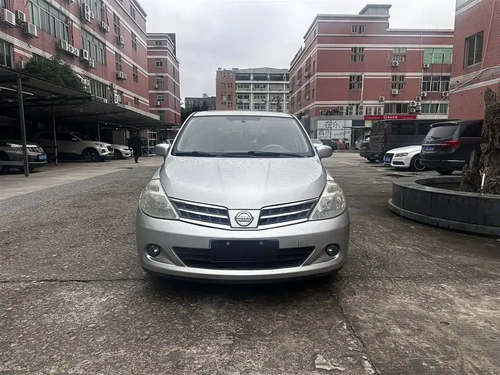 Nissan Tiida 2010