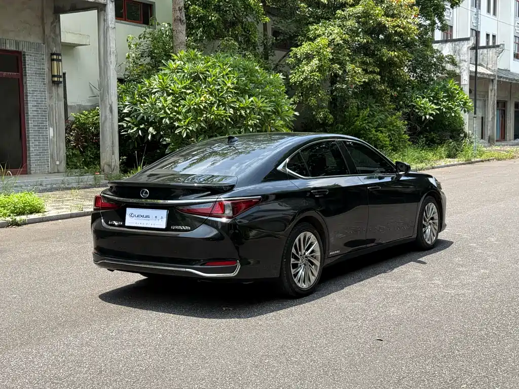 Lexus ES 2021 — фото 9