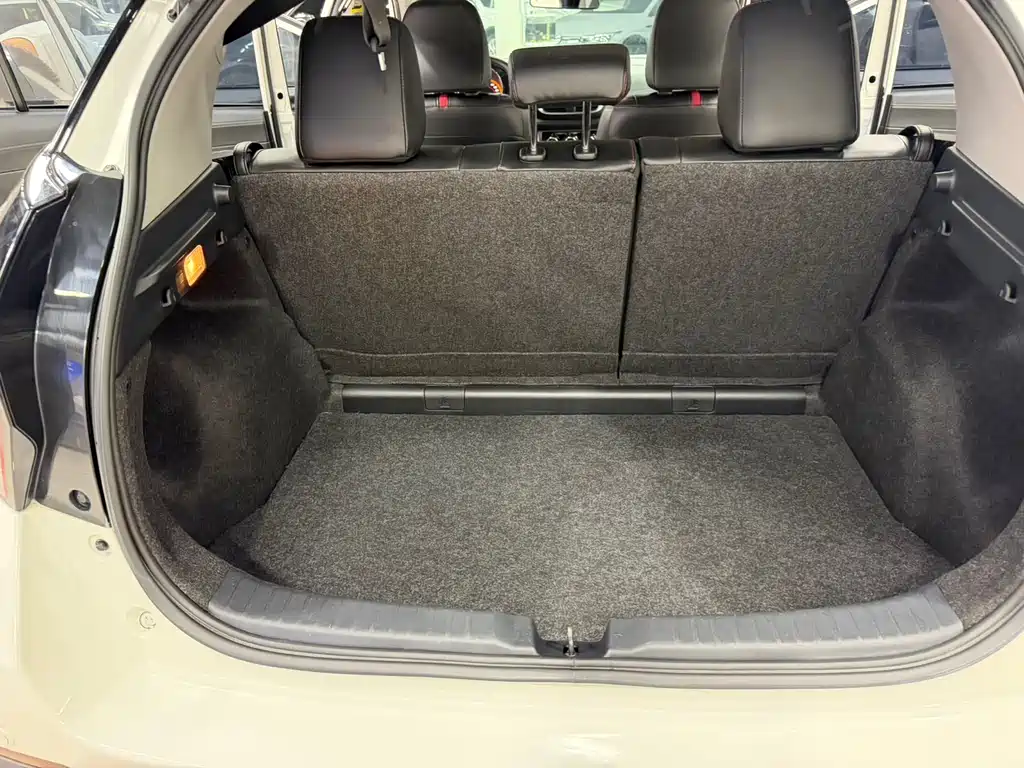 Toyota Yaris L 2023 — фото 15