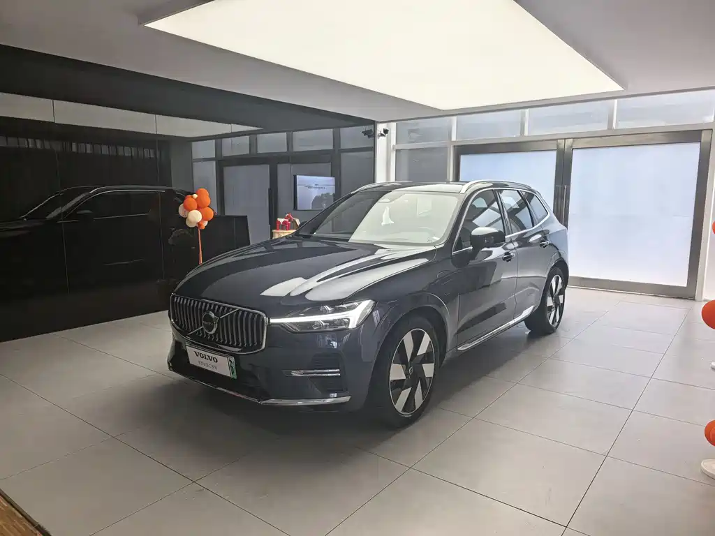 Volvo XC60 PHEV 2024 — фото 1
