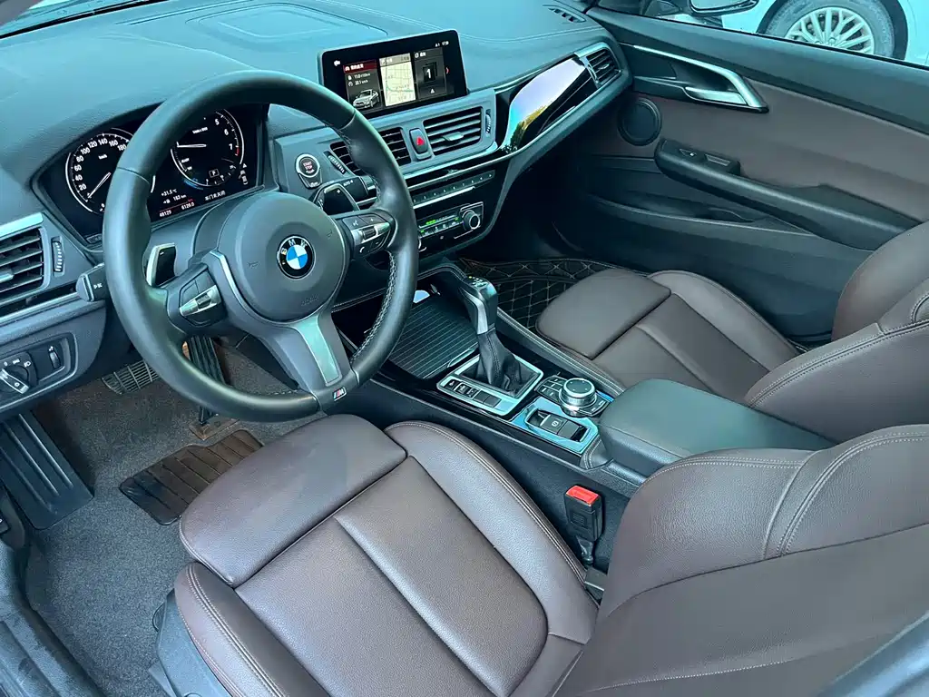 BMW 1 Series 2019 — фото 9