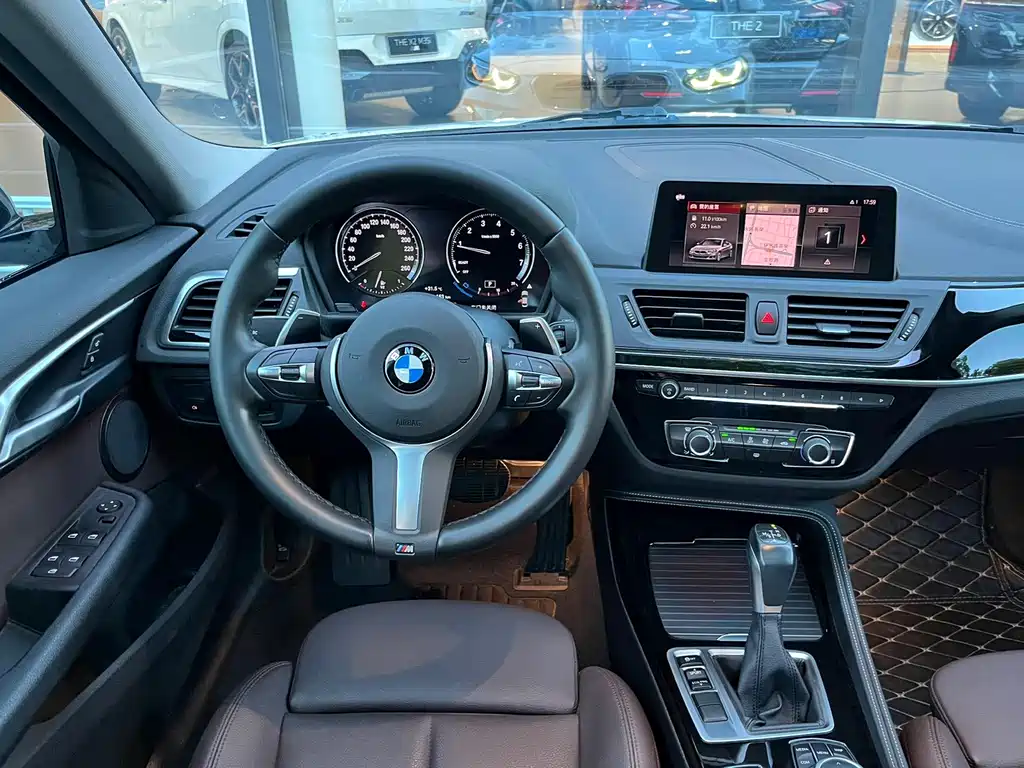 BMW 1 Series 2019 — фото 11