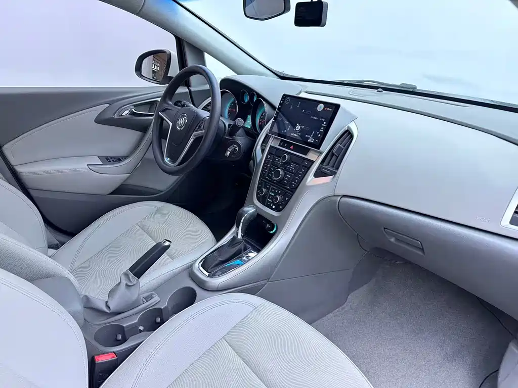 Buick Excelle 2013