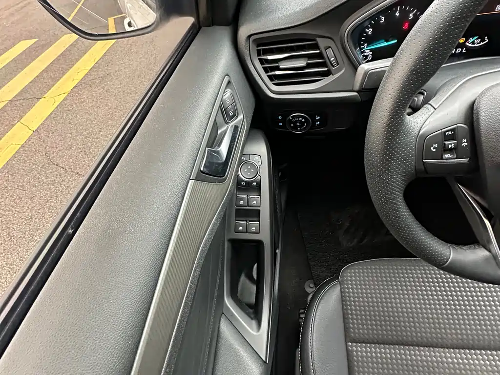 Ford Focus 2020 — фото 10