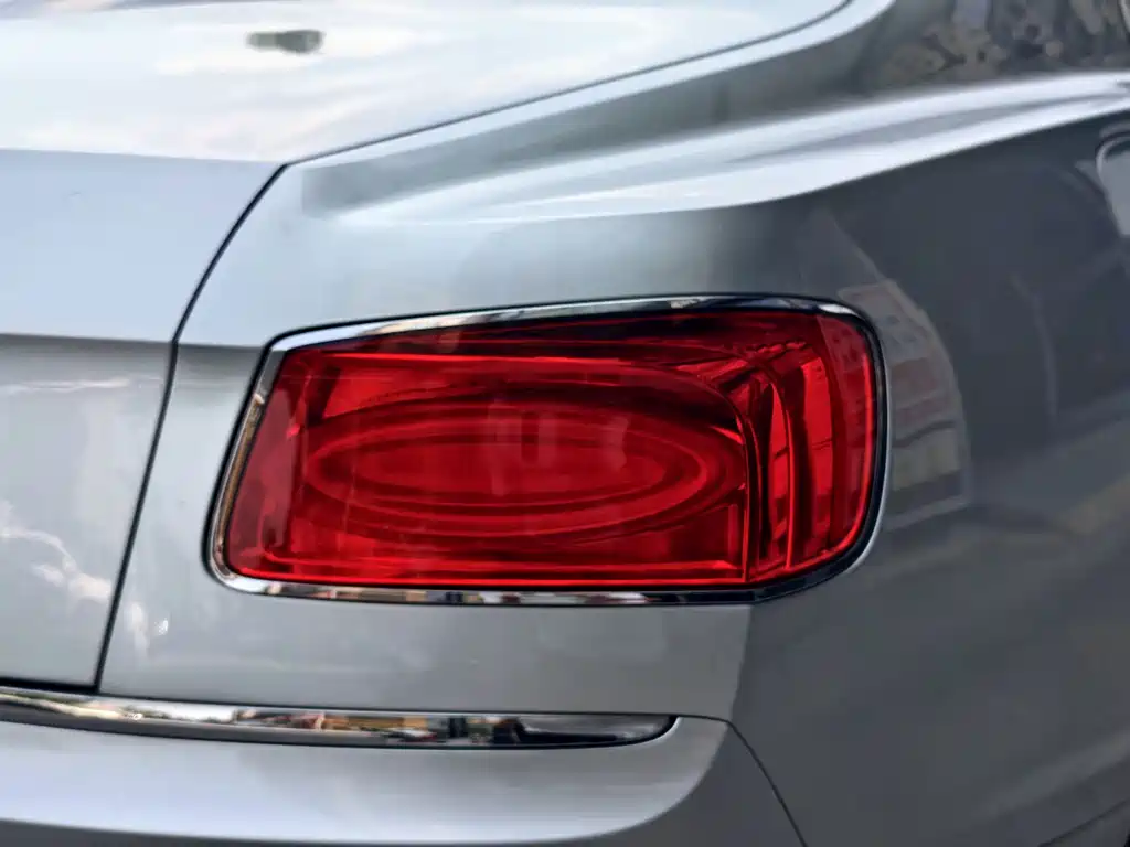 Bentley Flying Spur 2016 — фото 10