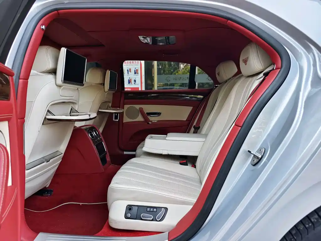 Bentley Flying Spur 2016 — фото 15