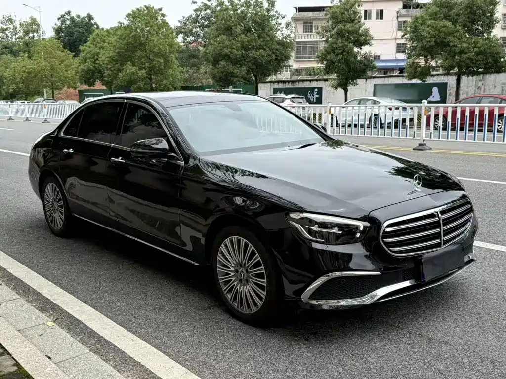 Mercedes-Benz E-Class 2022 — фото 13