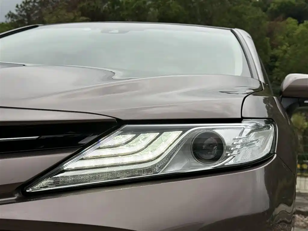 Toyota Camry 2019 — фото 18