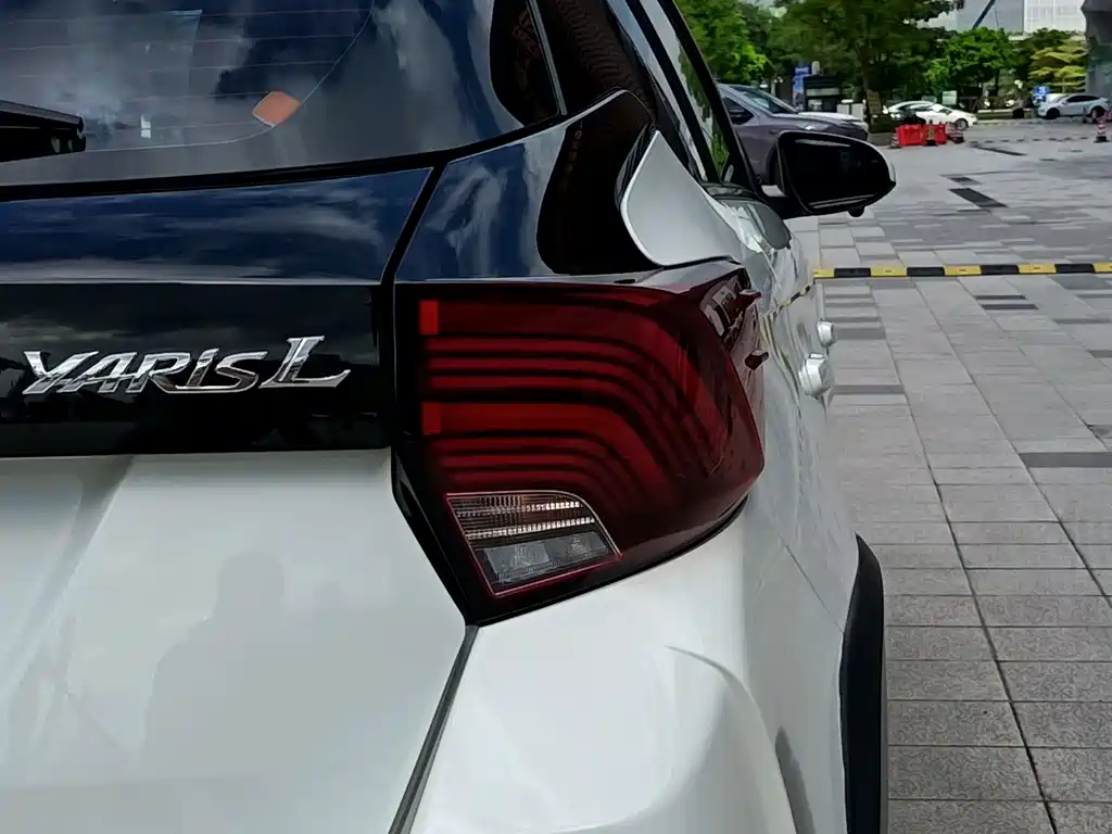 Toyota Yaris L 2022 — фото 17