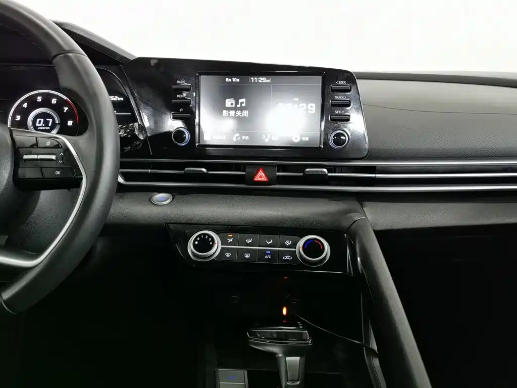 Hyundai Elantra 2022 — фото 12