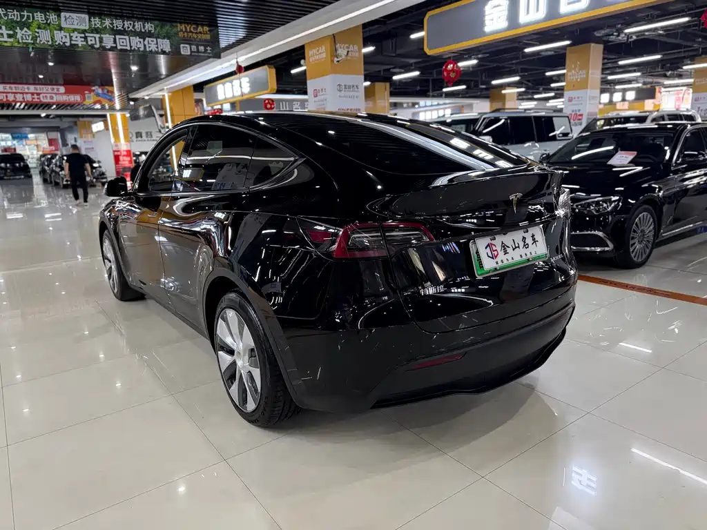 Tesla Model Y 2023 — фото 11