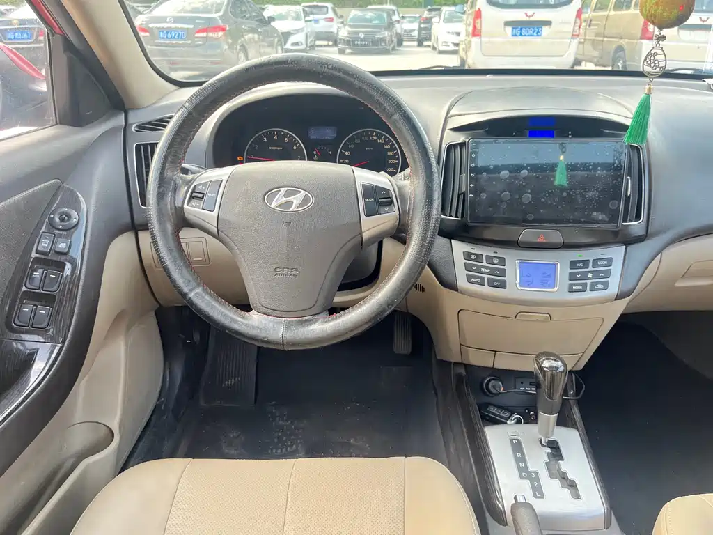 Hyundai Elantra 2014 — фото 10