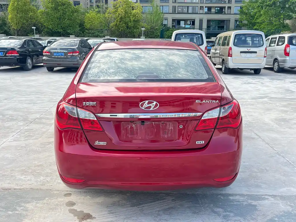 Hyundai Elantra 2014 — фото 4